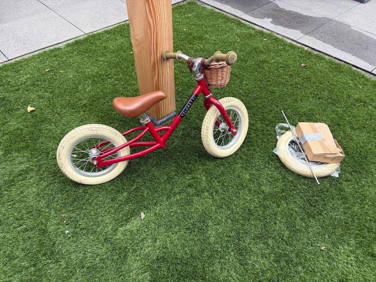 Veloretti Loopfiets/Driewieler - Rood, Zo Goed als Nieuw, Ophalen of Verzenden, Zo goed als nieuw, Minder dan 16 inch