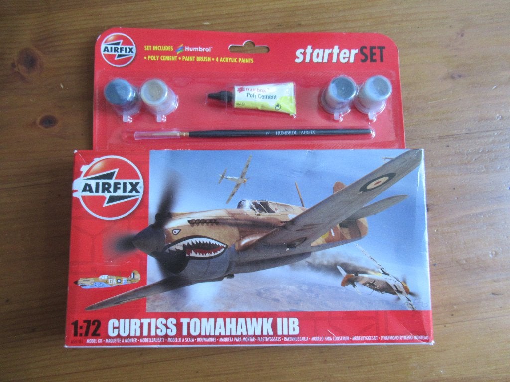 Curtiss Tomahawk II B (Airfix 1/72) starter set, Hobby en Vrije tijd, Modelbouw | Vliegtuigen en Helikopters, Nieuw, Vliegtuig