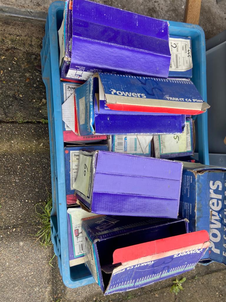 Spijkers voor schiethamer, Ophalen, Zo goed als nieuw