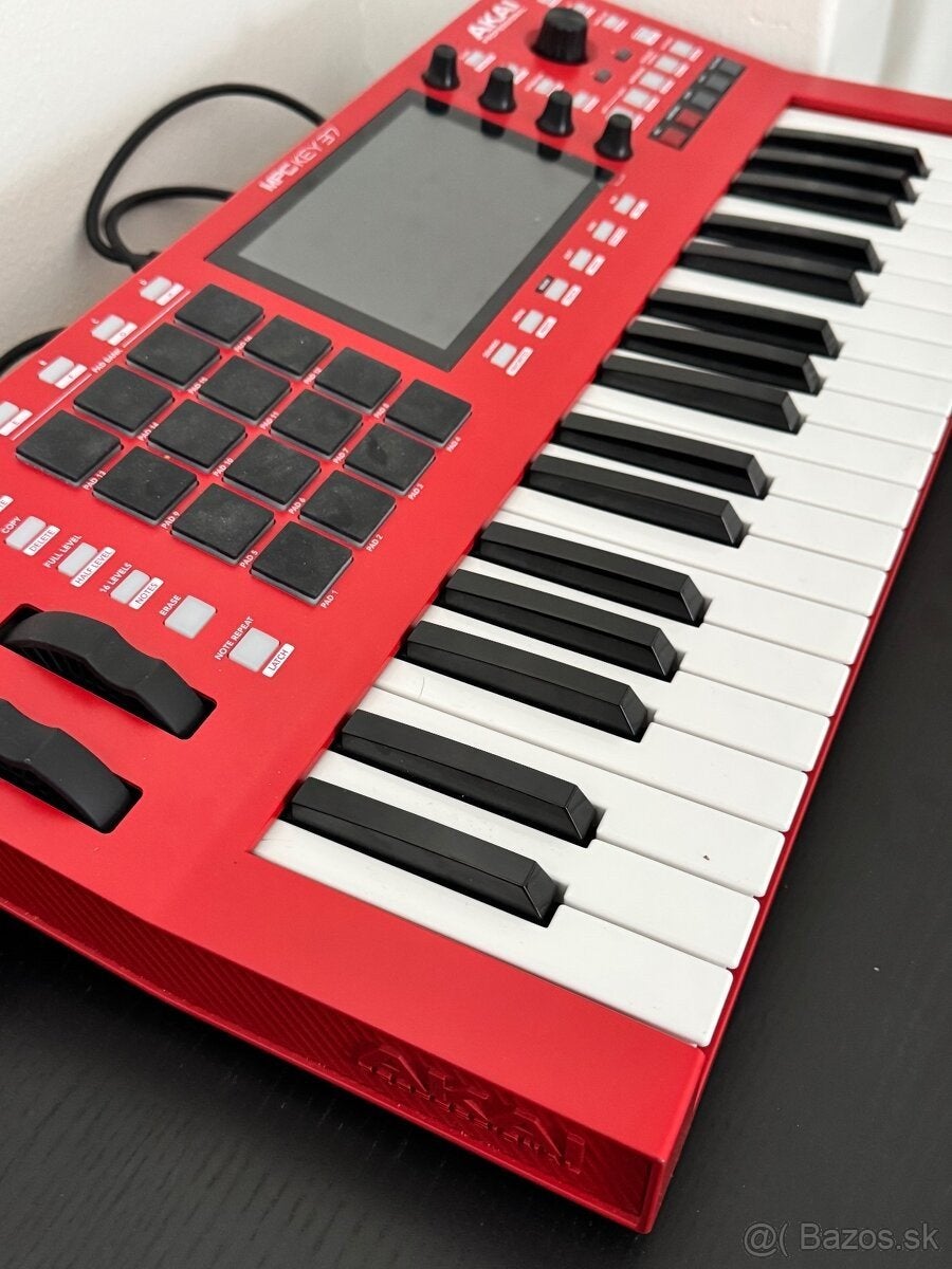 Foto 4 van AKAI MPC Key 37 - Muziekproductie Workstation