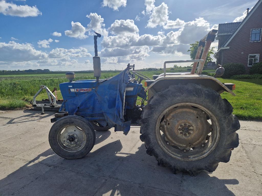 Tractor Ford 3000 en MF 100 serie cabine, Ophalen, Gebruikt, 2500 tot 5000, Ford