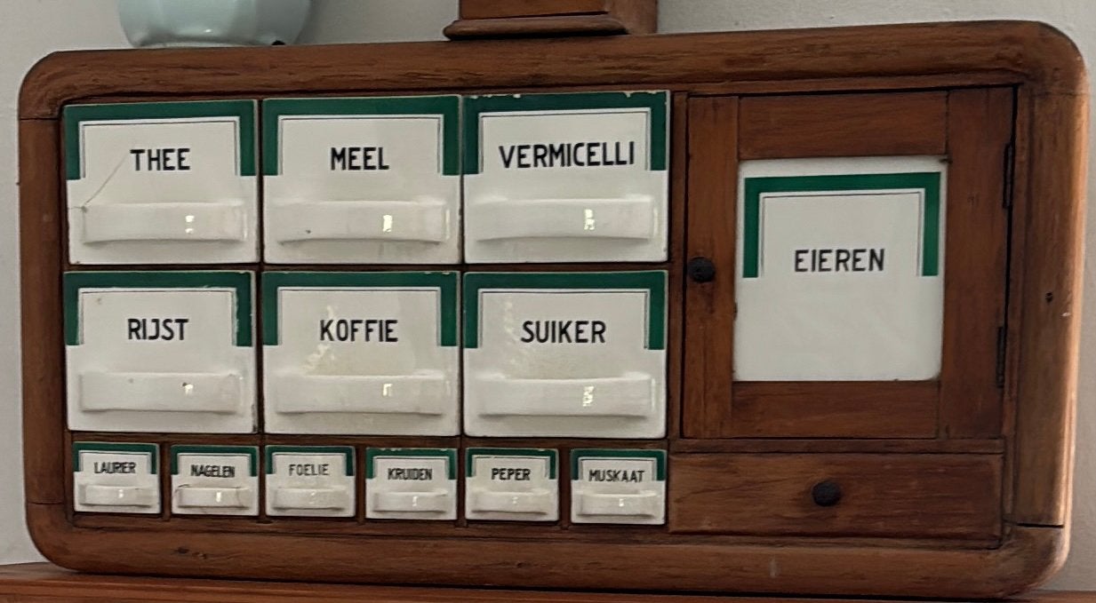 Antiek kruidenkastje/eierkastje, Ophalen