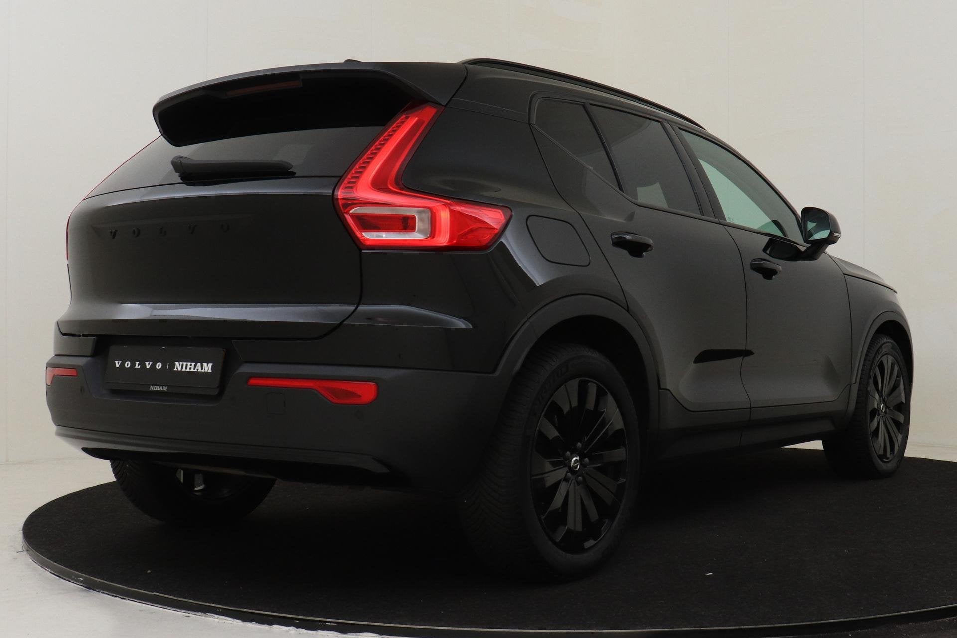 Volvo XC40 T4 PLUG-IN HYBRID ULTIMATE BLACK EDITION -PANO.DA, 12 maanden, 1712 kg, Zwart, Bedrijf