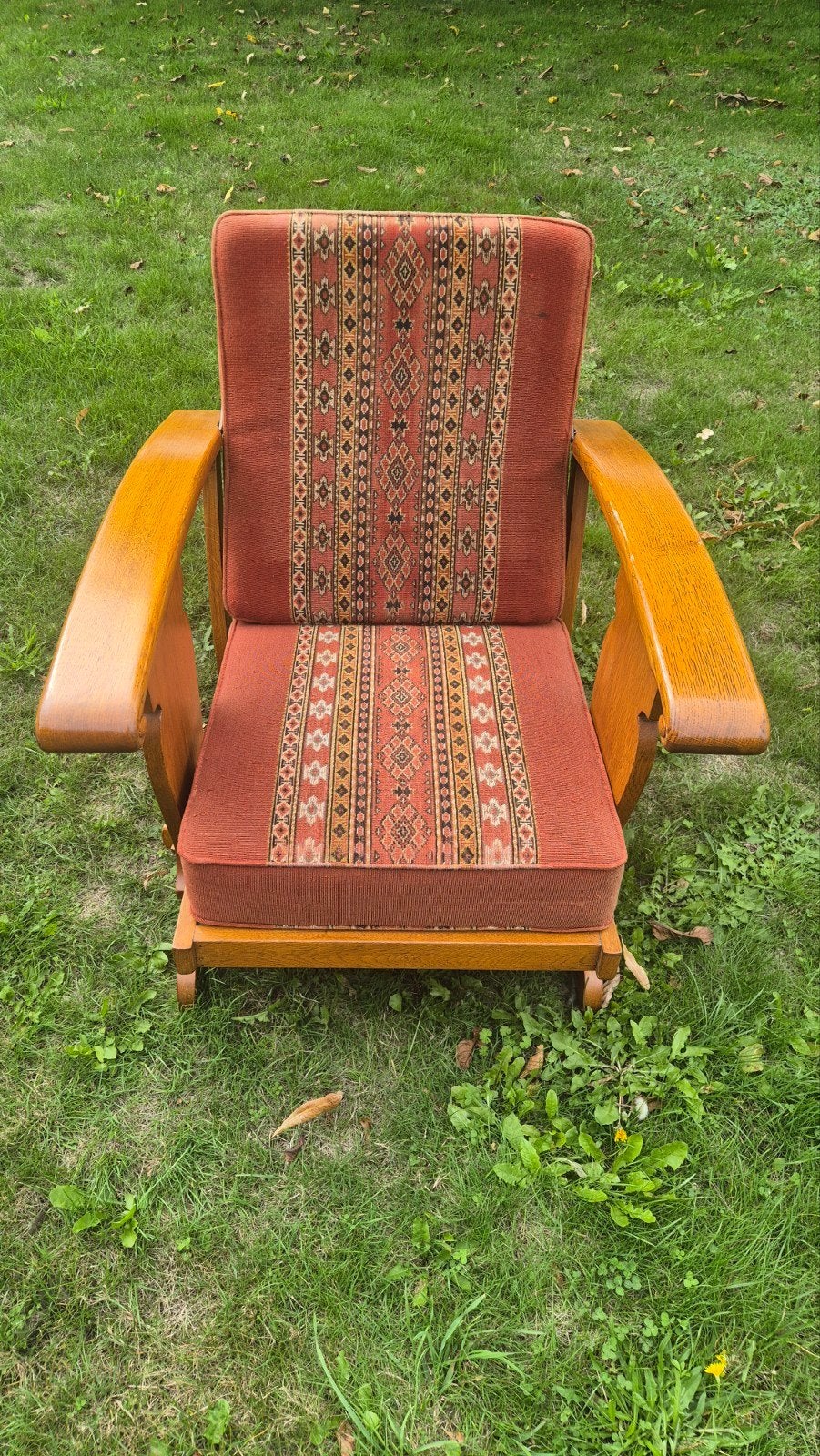 Houten relaxfauteuil met stoffen bekleding, Ophalen, Gebruikt, 50 tot 75 cm