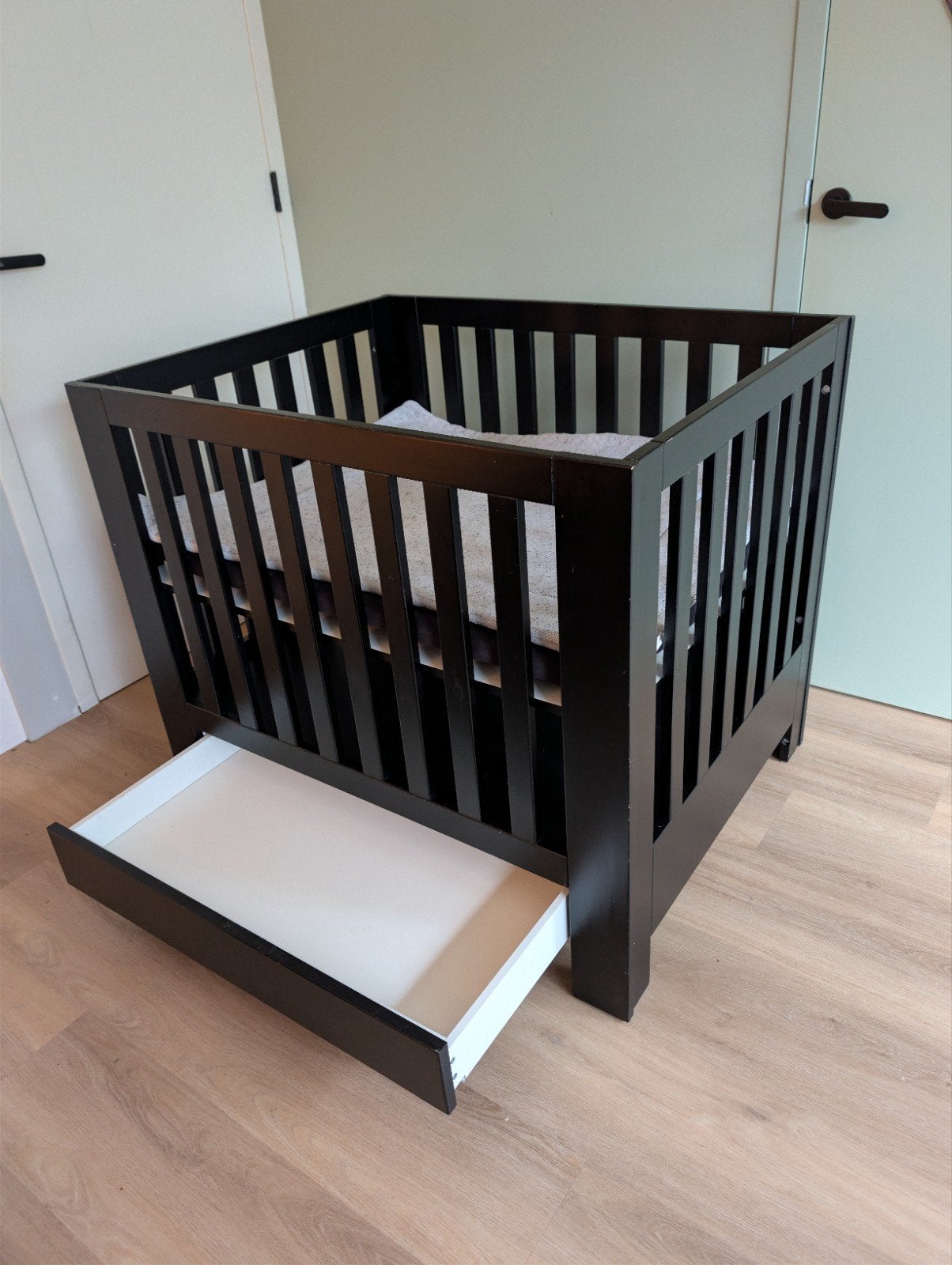 Complete zwarte babybox set - met lade & accessoires, Ophalen, Gebruikt, Rechthoekig, In hoogte verstelbaar