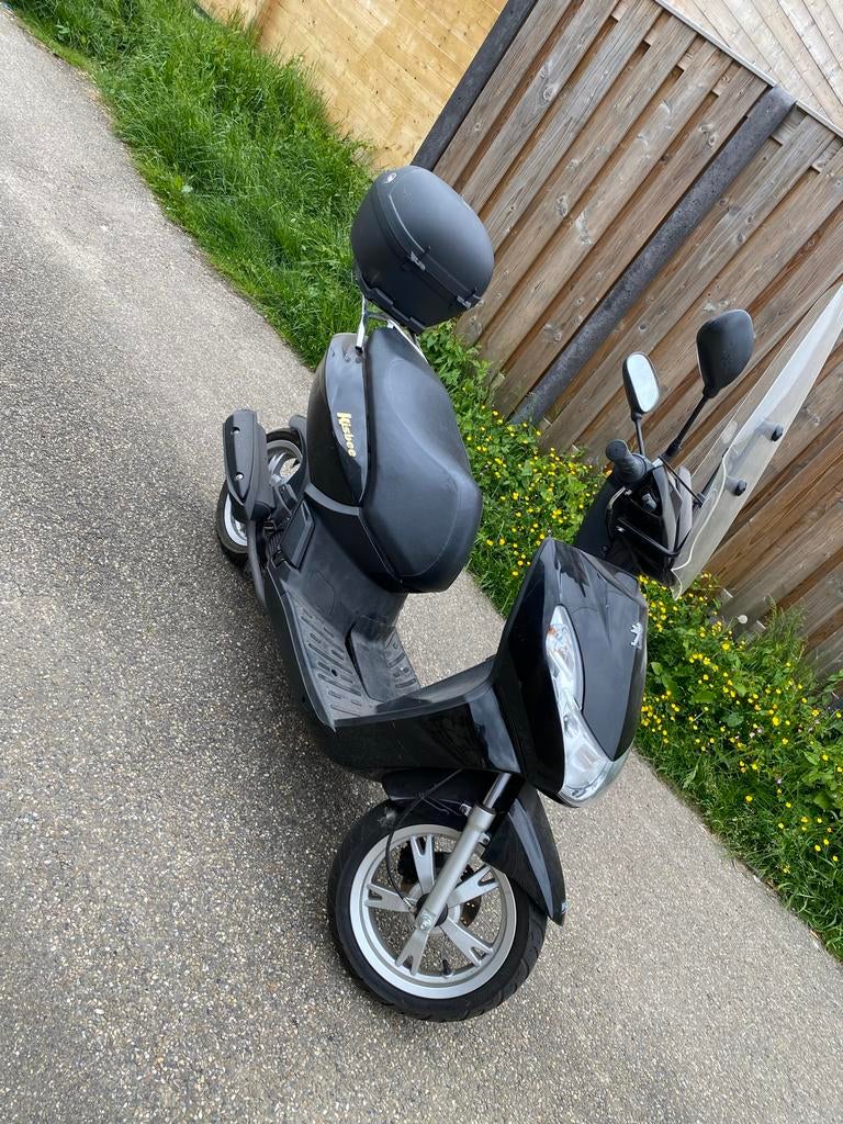 Peugeot Kisbee Scooter - Zwart, Goed Onderhouden, Fietsen en Brommers, Ophalen, Overige modellen, Zo goed als nieuw, Benzine