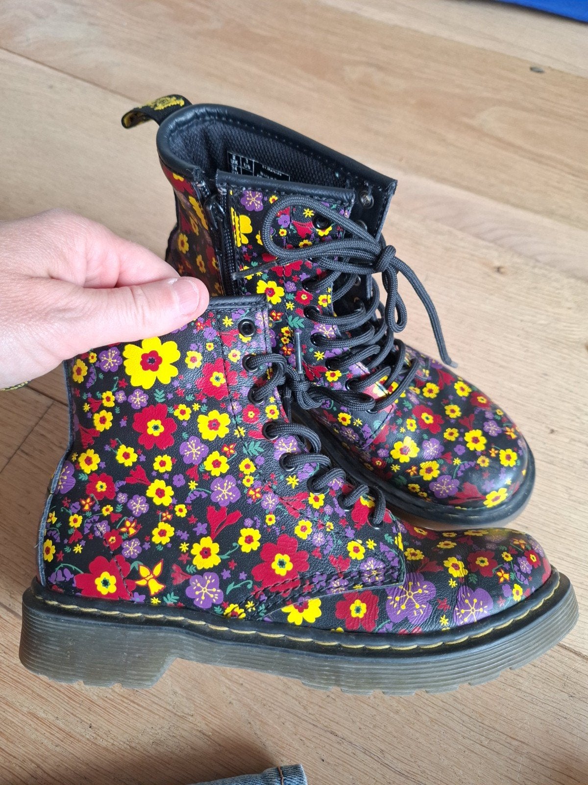 Dr. Martens Laarzen Maat 34 met Bloemenprint, Kinderen en Baby's, Kinderkleding | Schoenen en Sokken, Dr. Martens, Gebruikt, Meisje