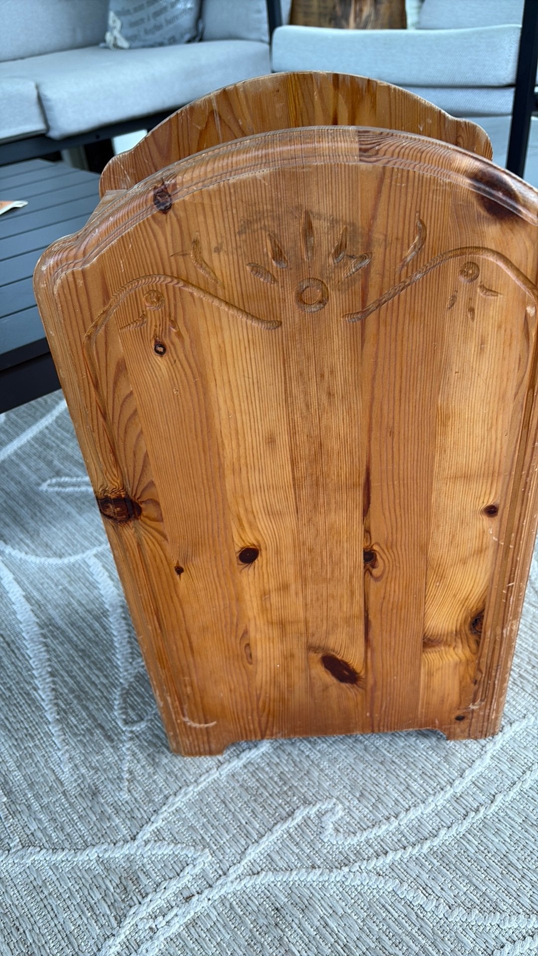 Krantenbak van grenen (Vintage ), Ophalen, Zo goed als nieuw, Hout