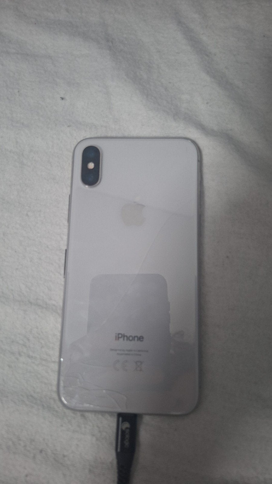 iPhone XS - Goed werkend, achterkant beschadigd, Telecommunicatie, Mobiele telefoons | Apple iPhone, 70 %, Gebruikt, Wit, IPhone XS