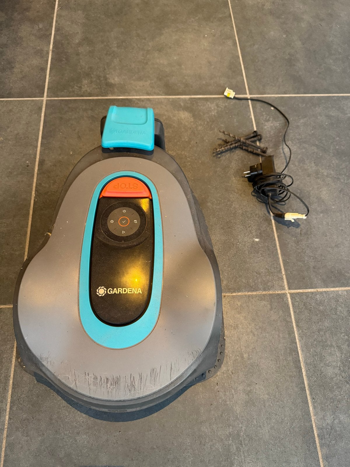 Gardena Sileno Minimo 250 robot grasmaaier (2021), Ophalen of Verzenden, Gebruikt, Minder dan 20 cm, Met regensensor