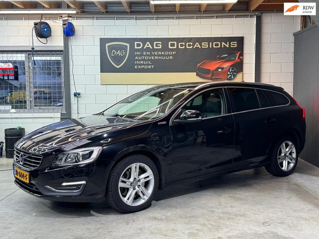 Volvo V60 2.4 D6 Twin Engine R-Design 4x4|CAMERA|DEALER|LEER, Auto's, Volvo, Bedrijf, Te koop, V60, 4x4, ABS, Achteruitrijcamera