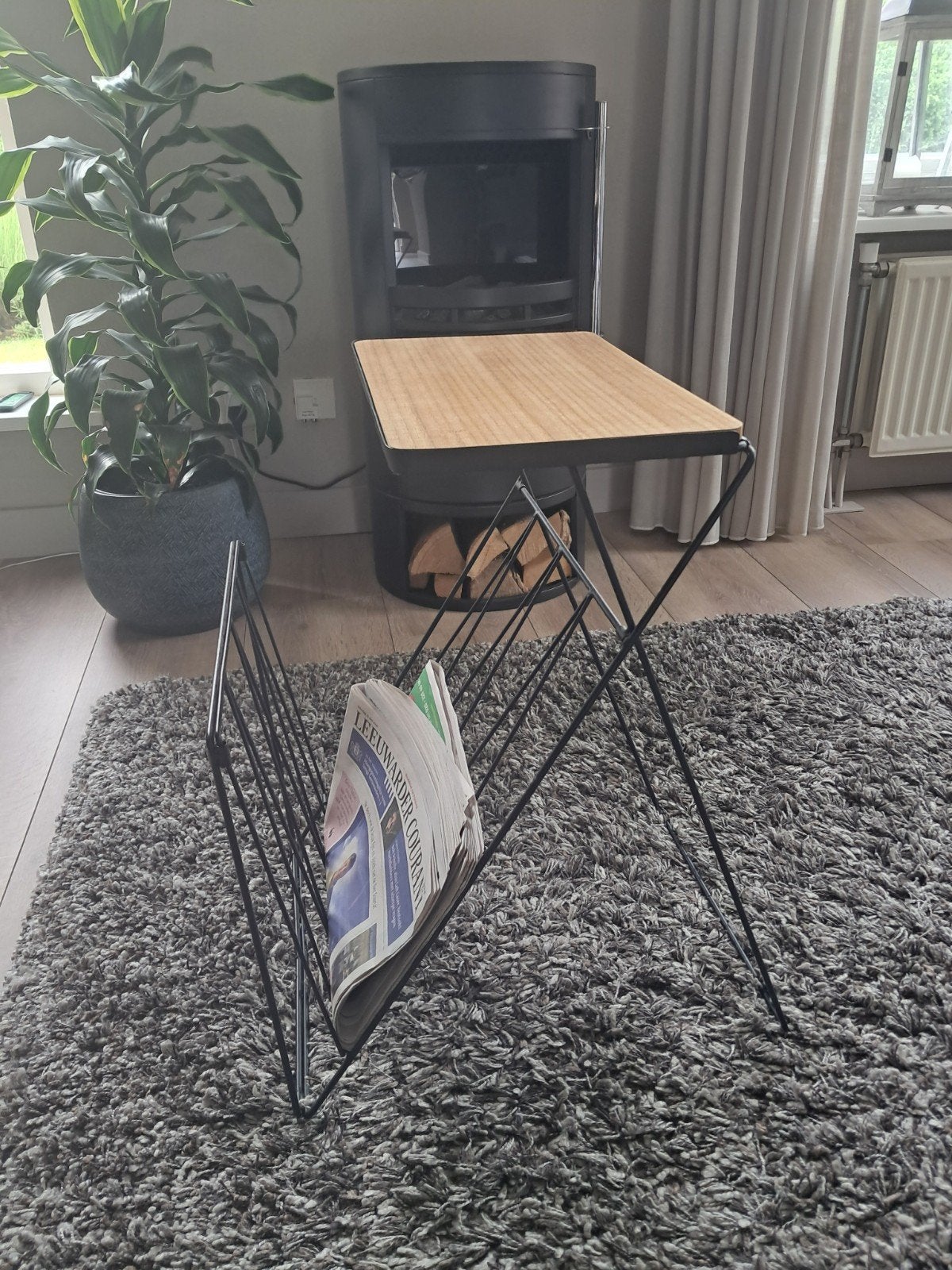 Vintage bijzettafel/krantebak., Ophalen of Verzenden, Rechthoekig, Minder dan 55 cm