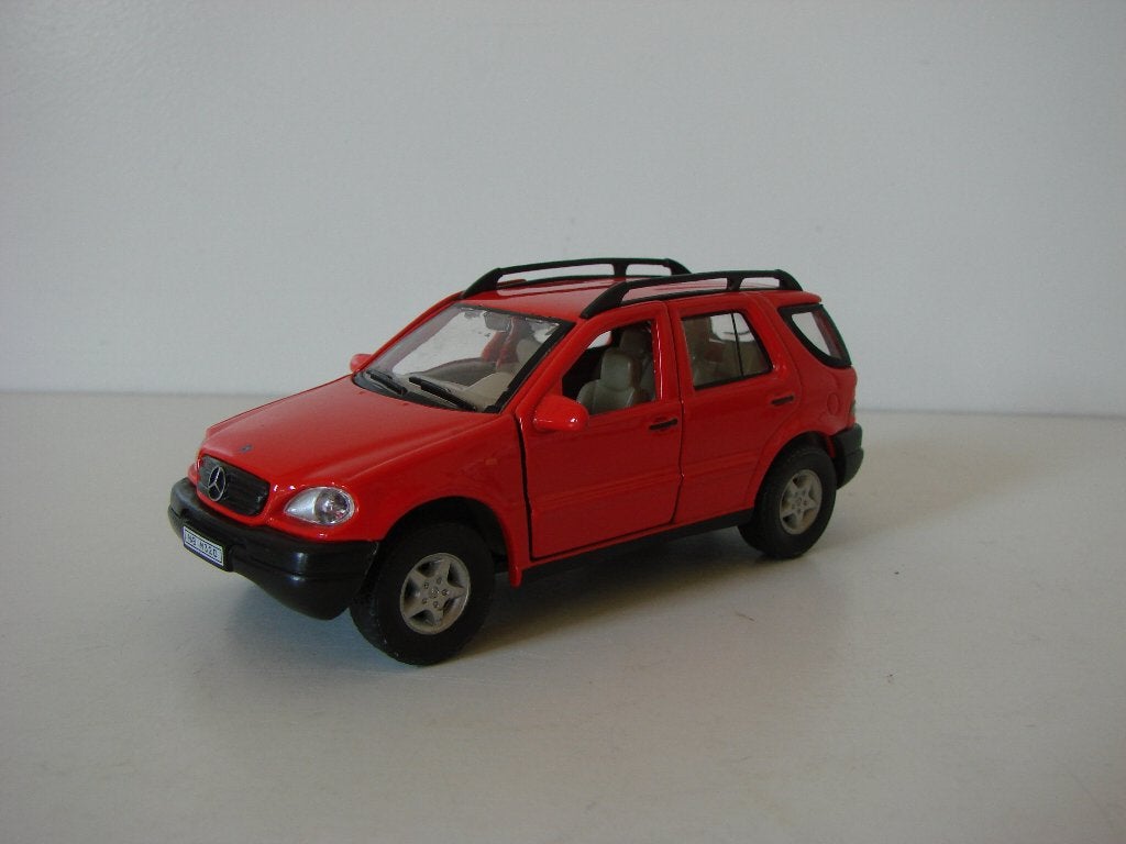 Mercedes-Benz ML 320 schaal 1:43, Hobby en Vrije tijd, Ophalen of Verzenden, Zo goed als nieuw, Auto, Overige merken