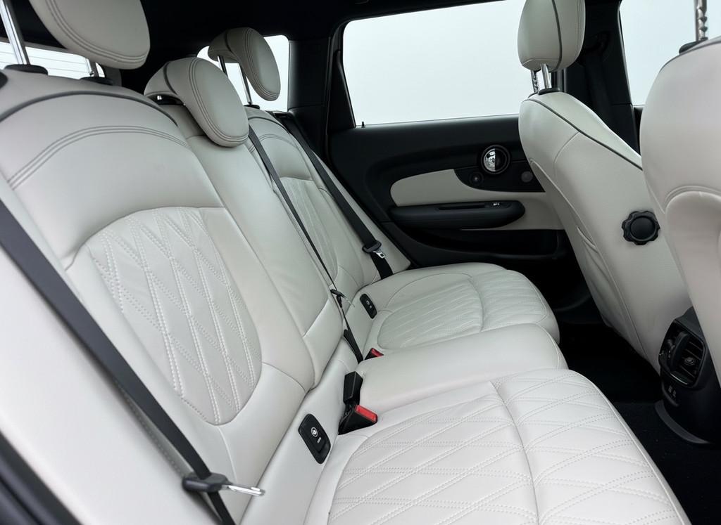 MINI Clubman 1.5 Cooper 136pk Aut., Camera | H&K | Pano, Auto's, Mini, Gebruikt, Automatische klimaatregeling, 19 km/l, 3 cilinders