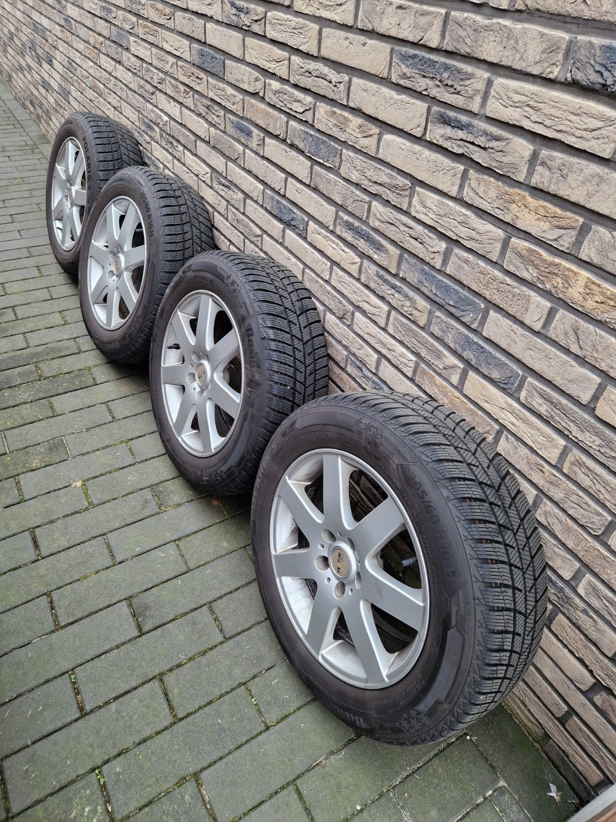 Winterbanden met velgen 205/60 Ford Focus, Ophalen of Verzenden, Gebruikt