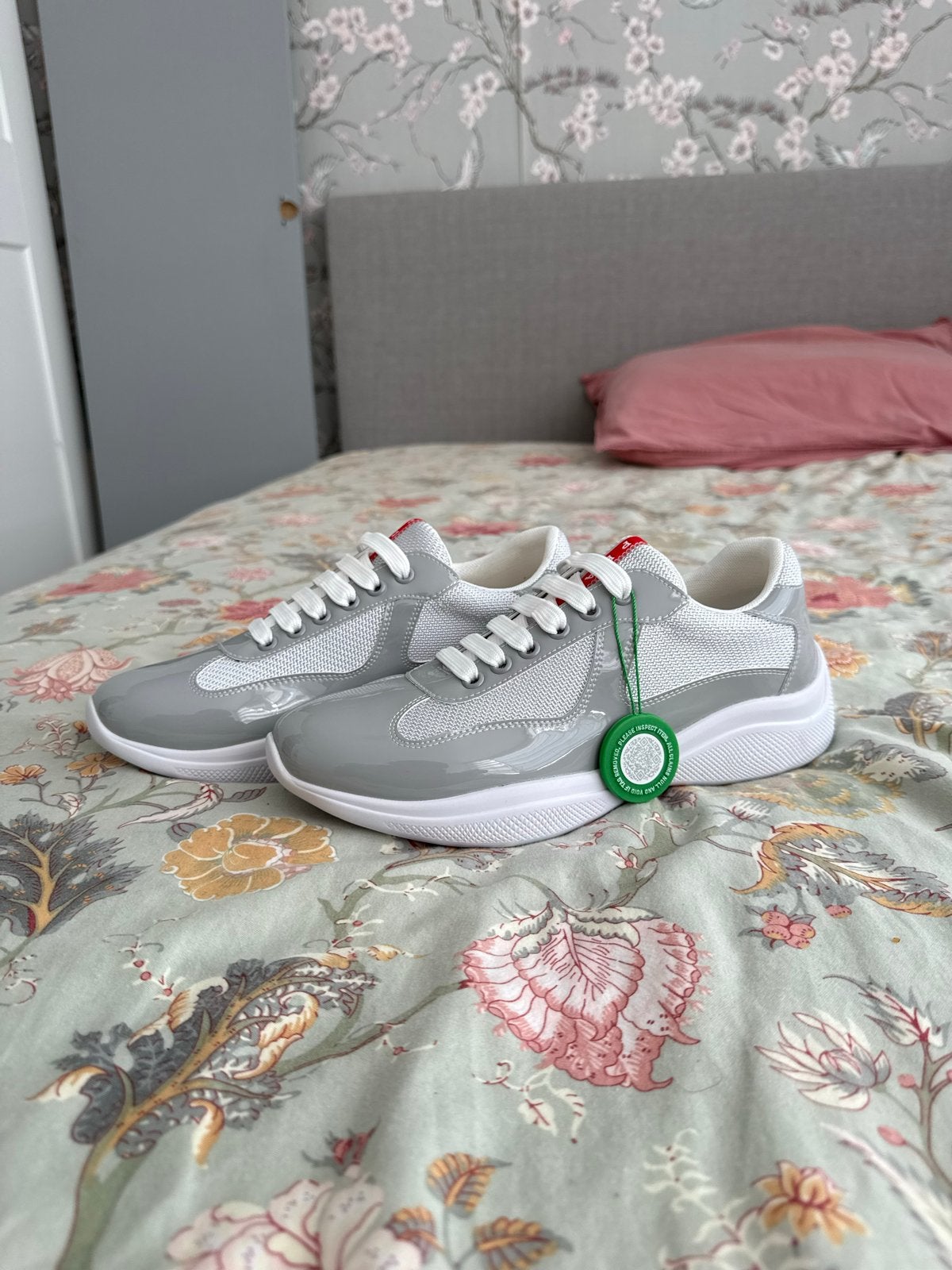 Prada Cups - Grijs met Wit, Overige kleuren, Nieuw, Ophalen of Verzenden, Sneakers of Gympen
