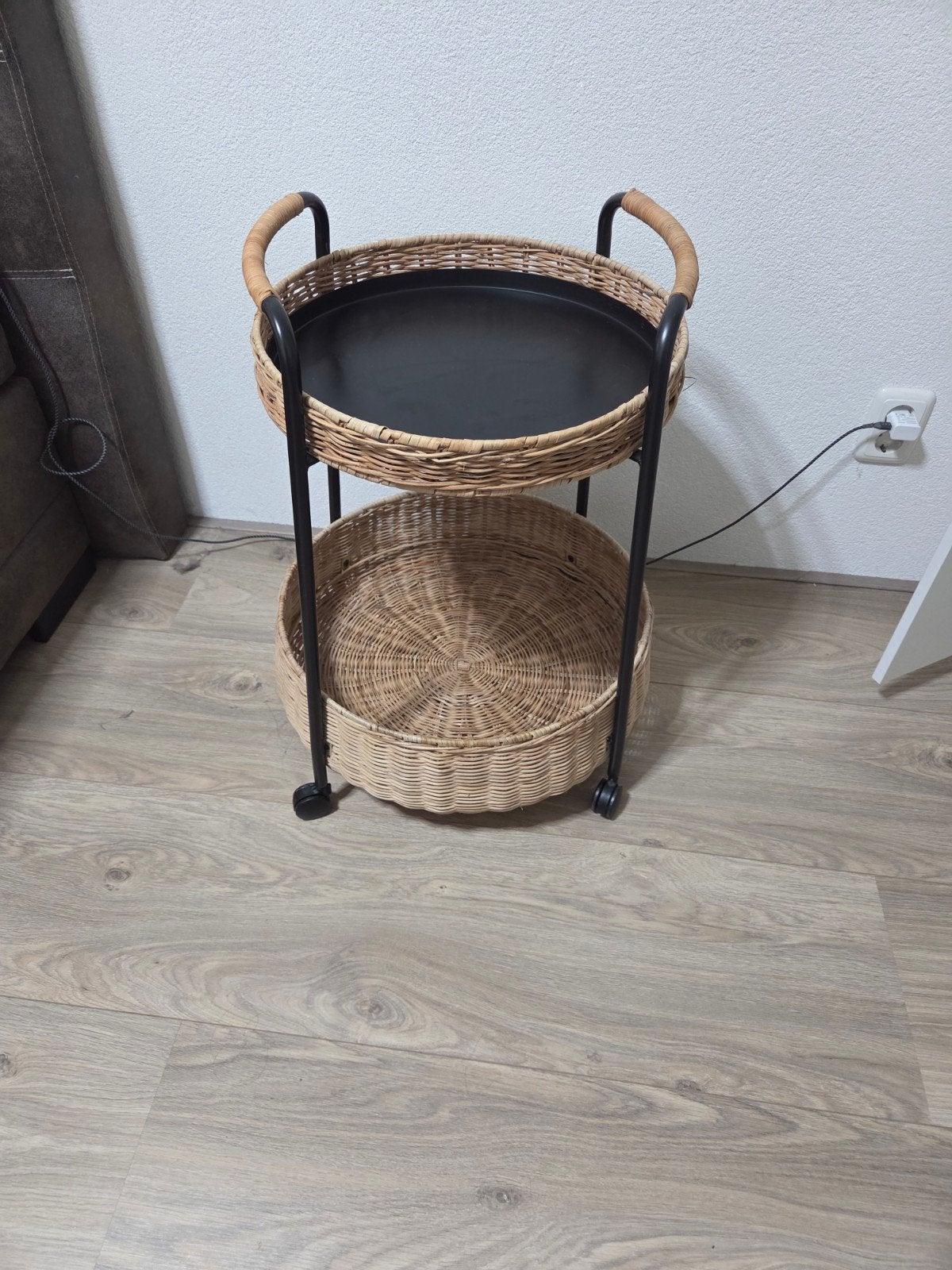 Mooie rotan serveerwagen / bijzettafel op wielen, Ophalen, Overige materialen, Minder dan 55 cm, Gebruikt
