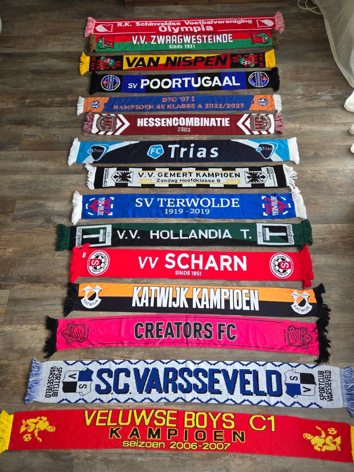 Voetbalsjaals amateurclubs (2), Verzamelen, Sportartikelen en Voetbal, Ophalen of Verzenden, Zo goed als nieuw, Buitenlandse clubs