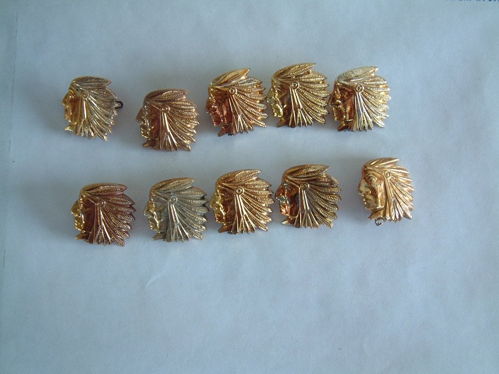10 vintage uit de jaren 60 indiaan speldjes broches, Ophalen of Verzenden, Overige kleuren, Overige materialen
