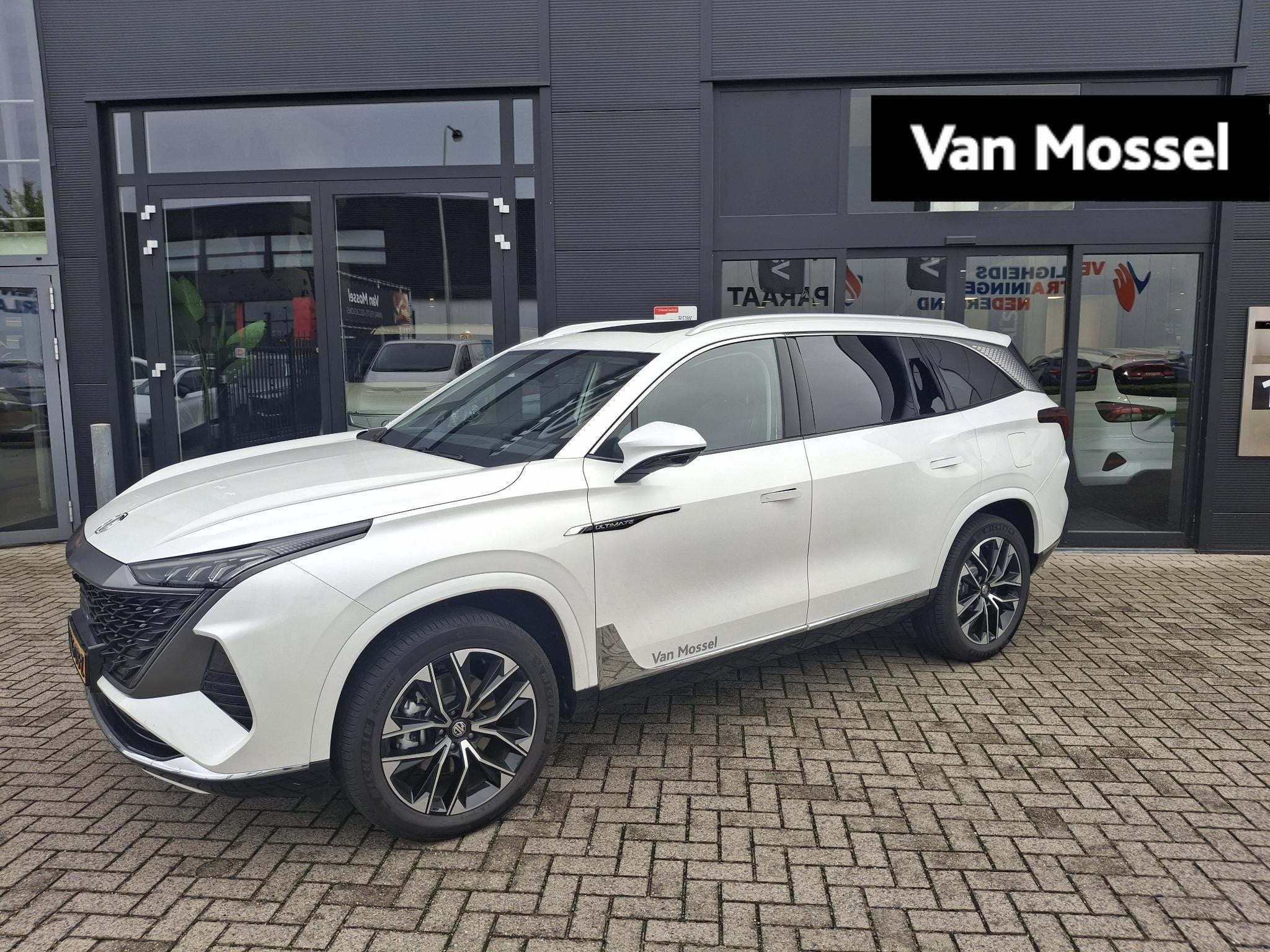 MG MGS9 1.5 Premium Plug-in Hybrid | Trekhaak | Panoramdak |, Auto's, 12 maanden, Gebruikt, 4 cilinders, Wit