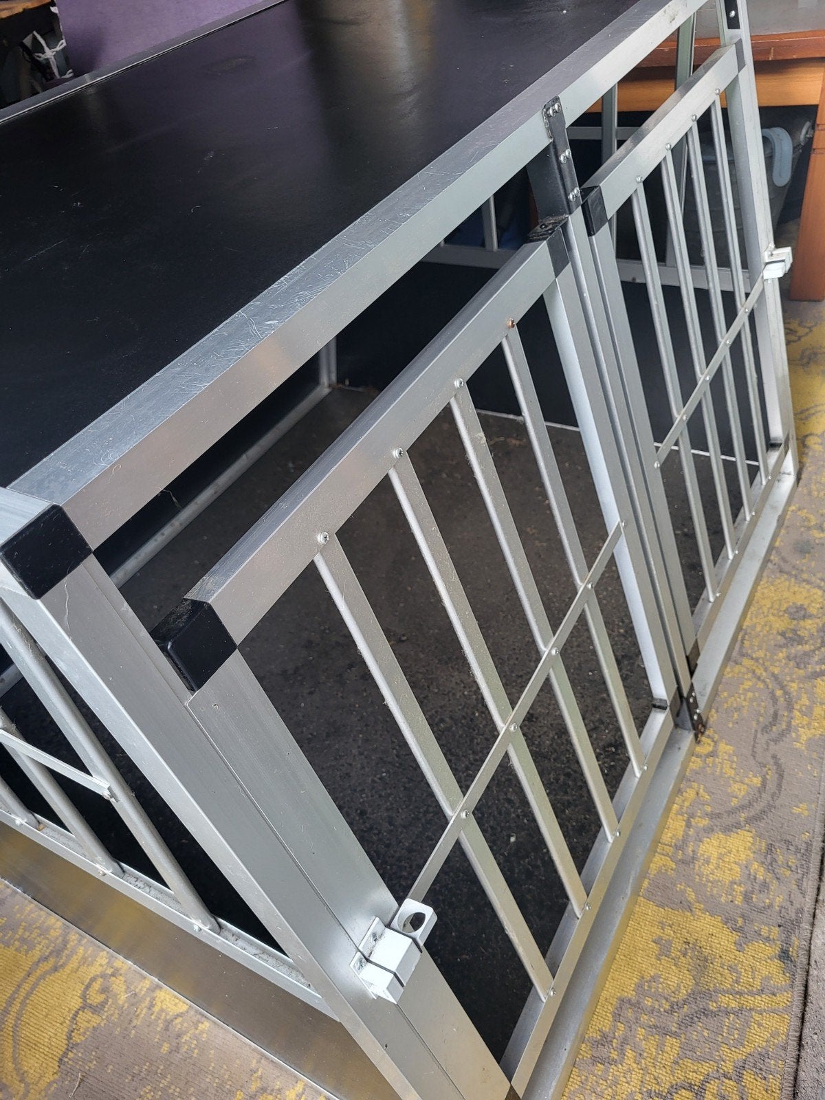 Grote kennel voor in luxe grote auto Jeep  & grote Hond !!, Ophalen, Zo goed als nieuw