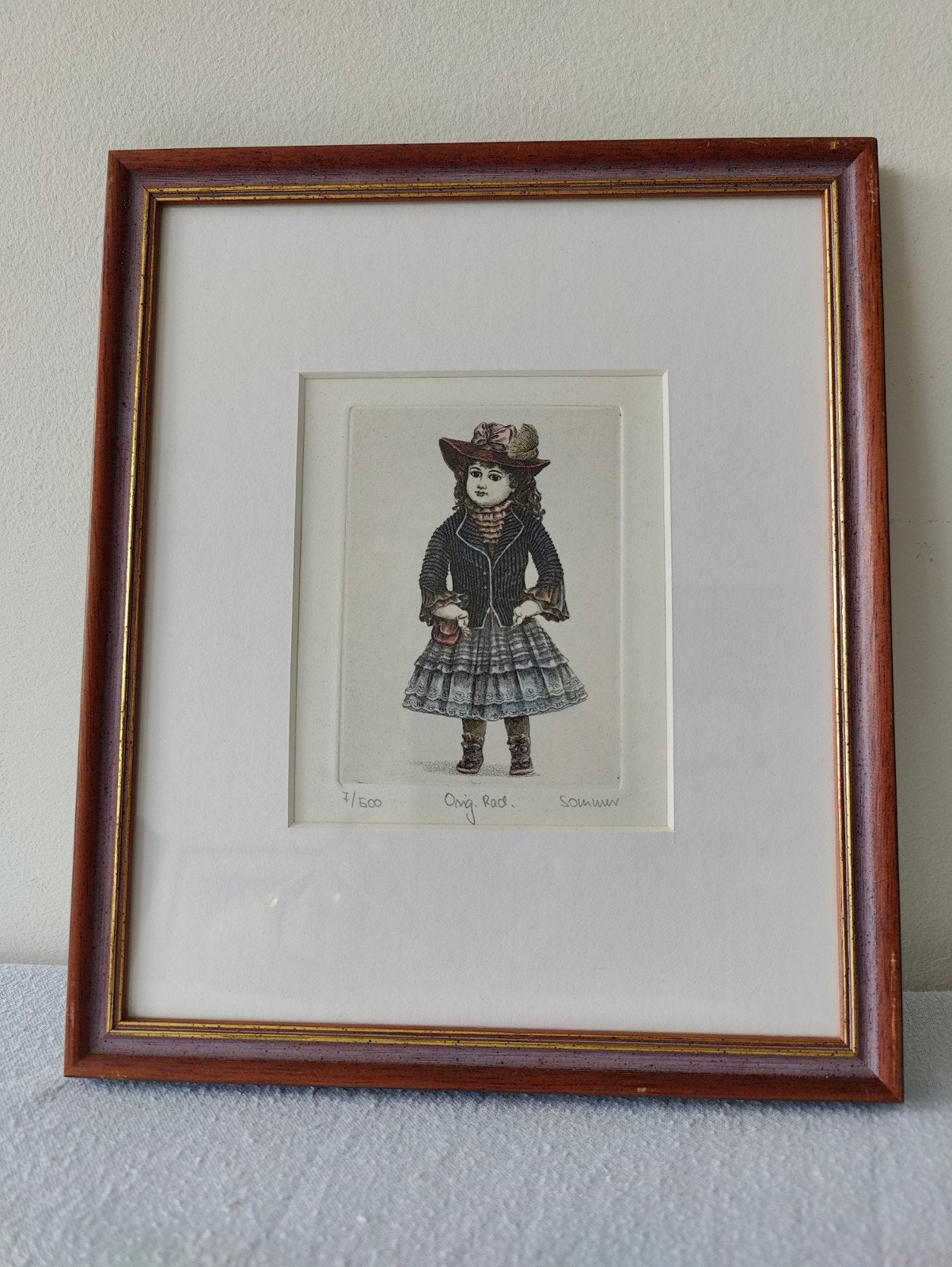 Ingelijste ets van een meisje, gesigneerd en genummerd, Antiek en Kunst, Ophalen of Verzenden