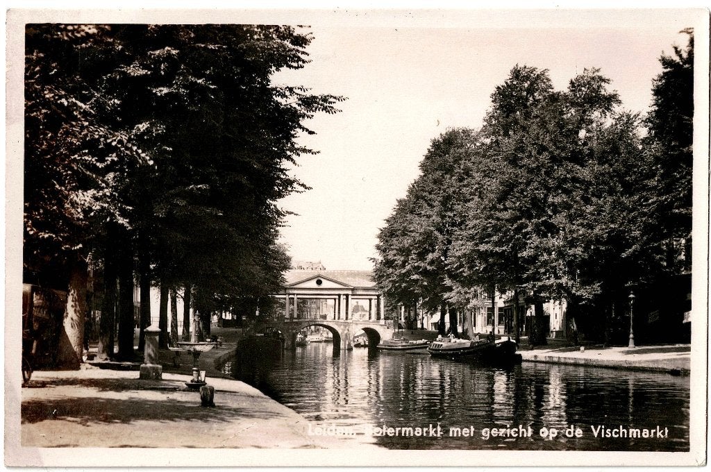 Leiden, Botermarkt gezicht op de Vischmarkt, verstuurd 1942, Verzenden, 1940 tot 1960, Gelopen, Zuid-Holland