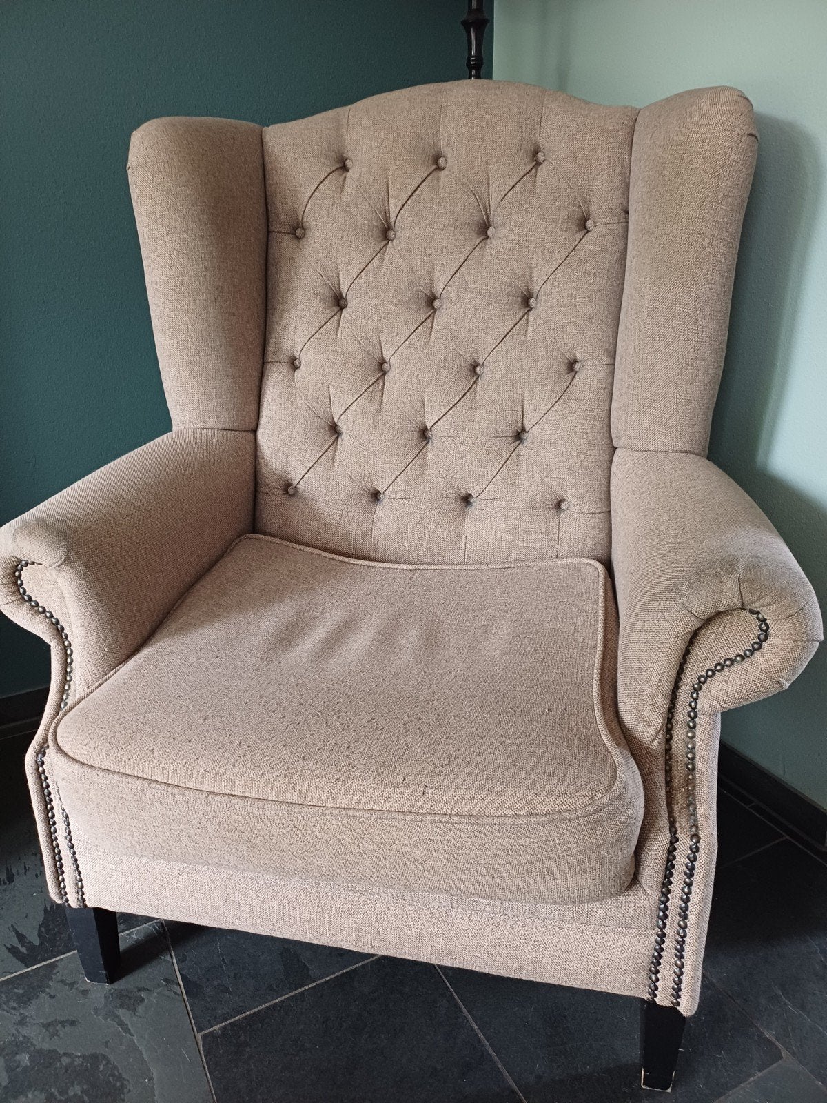 Comfortabele fauteuil met knopen en nageldetails, Ophalen, Gebruikt, 75 tot 100 cm, Stof