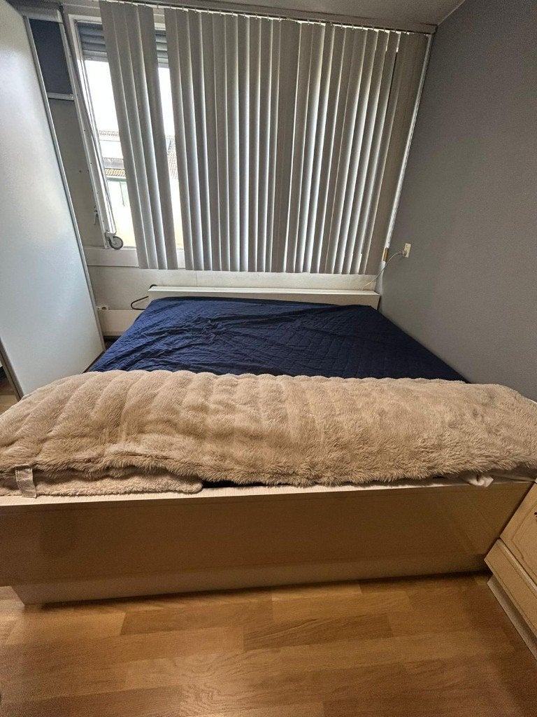 Free pick up 200X200 electric bed with Matress, Ophalen, Zo goed als nieuw, Tweepersoons, Hout