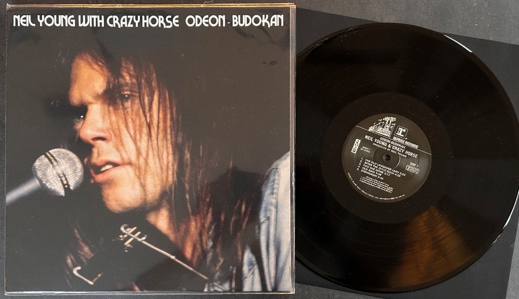 NEIL YOUNG & CRAZY HORSE - Live Odeon/Budokan 76 ( LP ), LP, Ophalen of Verzenden, Zo goed als nieuw, Classic Rock