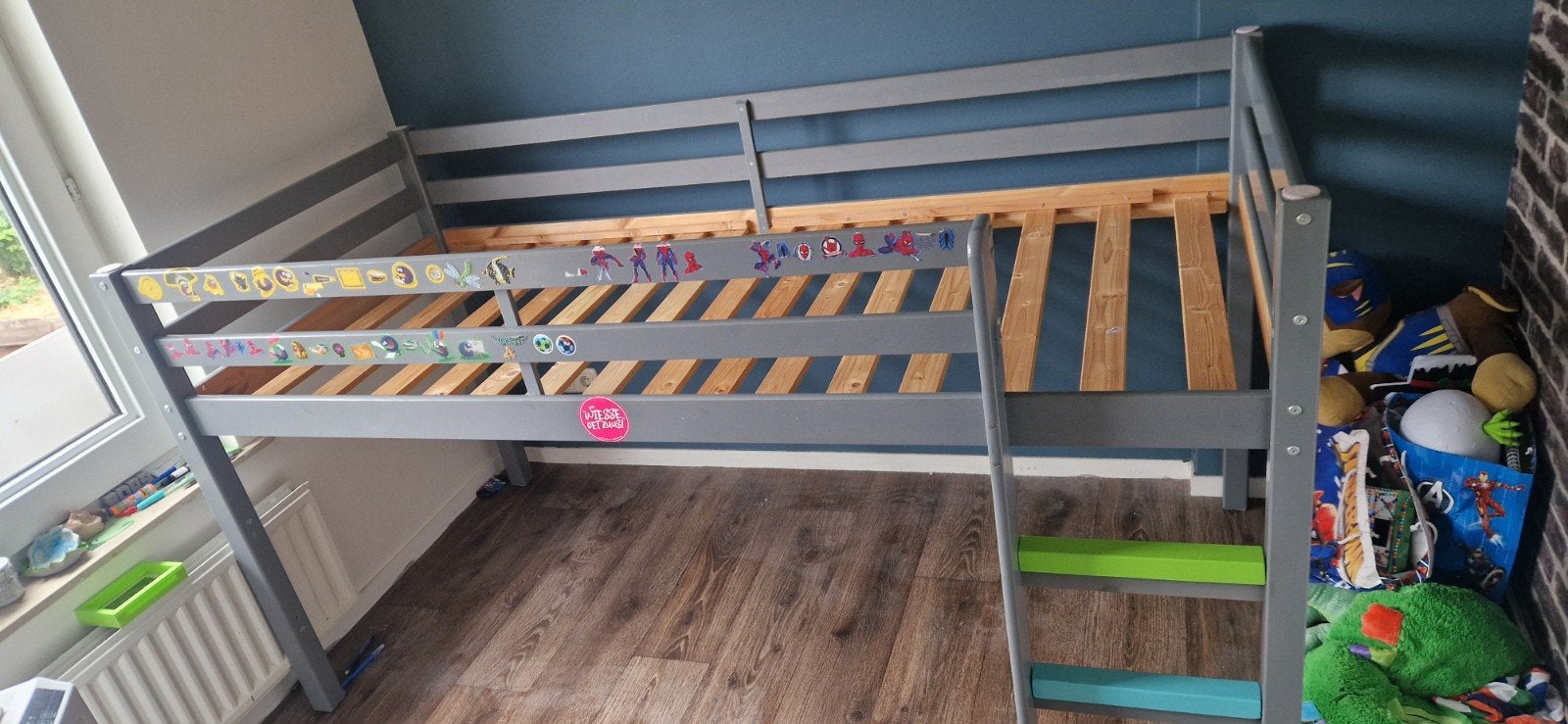 Grijs hoogslaper bed met lattenbodem, Ophalen, 85 tot 100 cm, Gebruikt, Lattenbodem