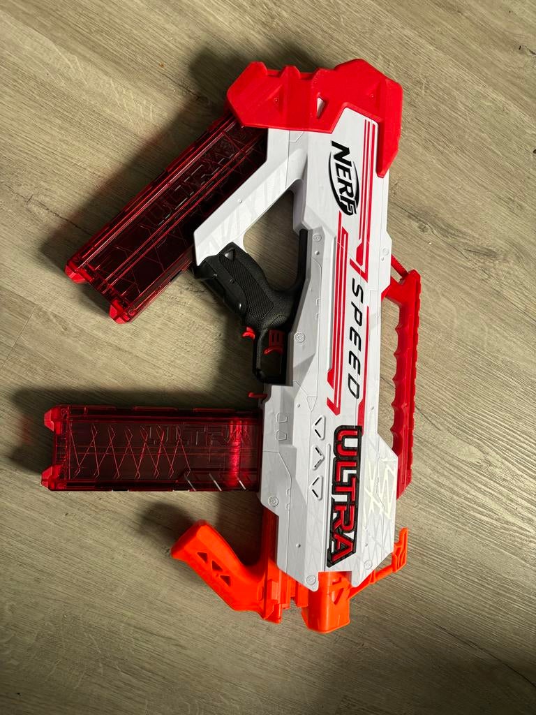 Nerf Ultra Speed Blaster met magazijnen, Ophalen, Zo goed als nieuw, Jongen of Meisje
