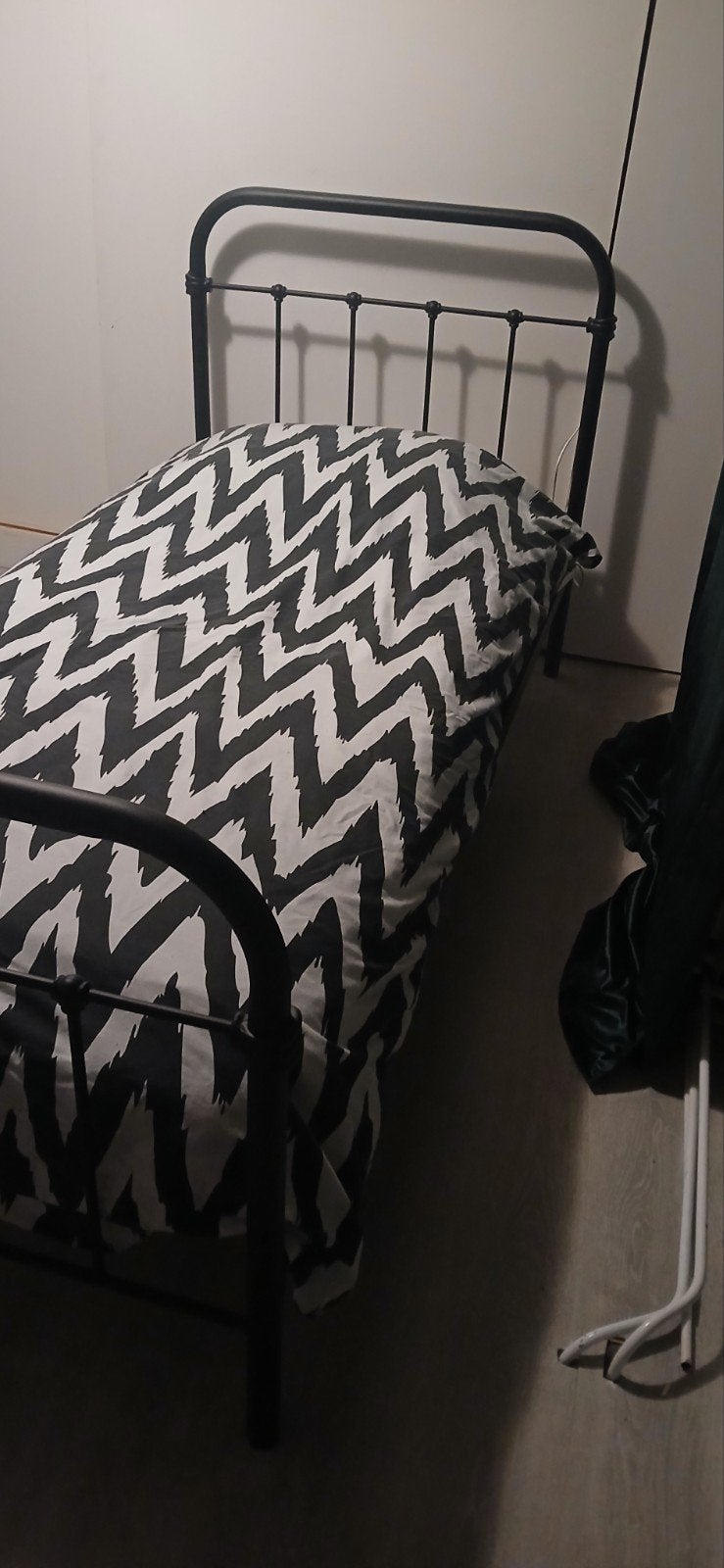 Zwart spijlenbed, Huis en Inrichting, Slaapkamer | Bedden, Ophalen, 90 cm, Eenpersoons, Zwart