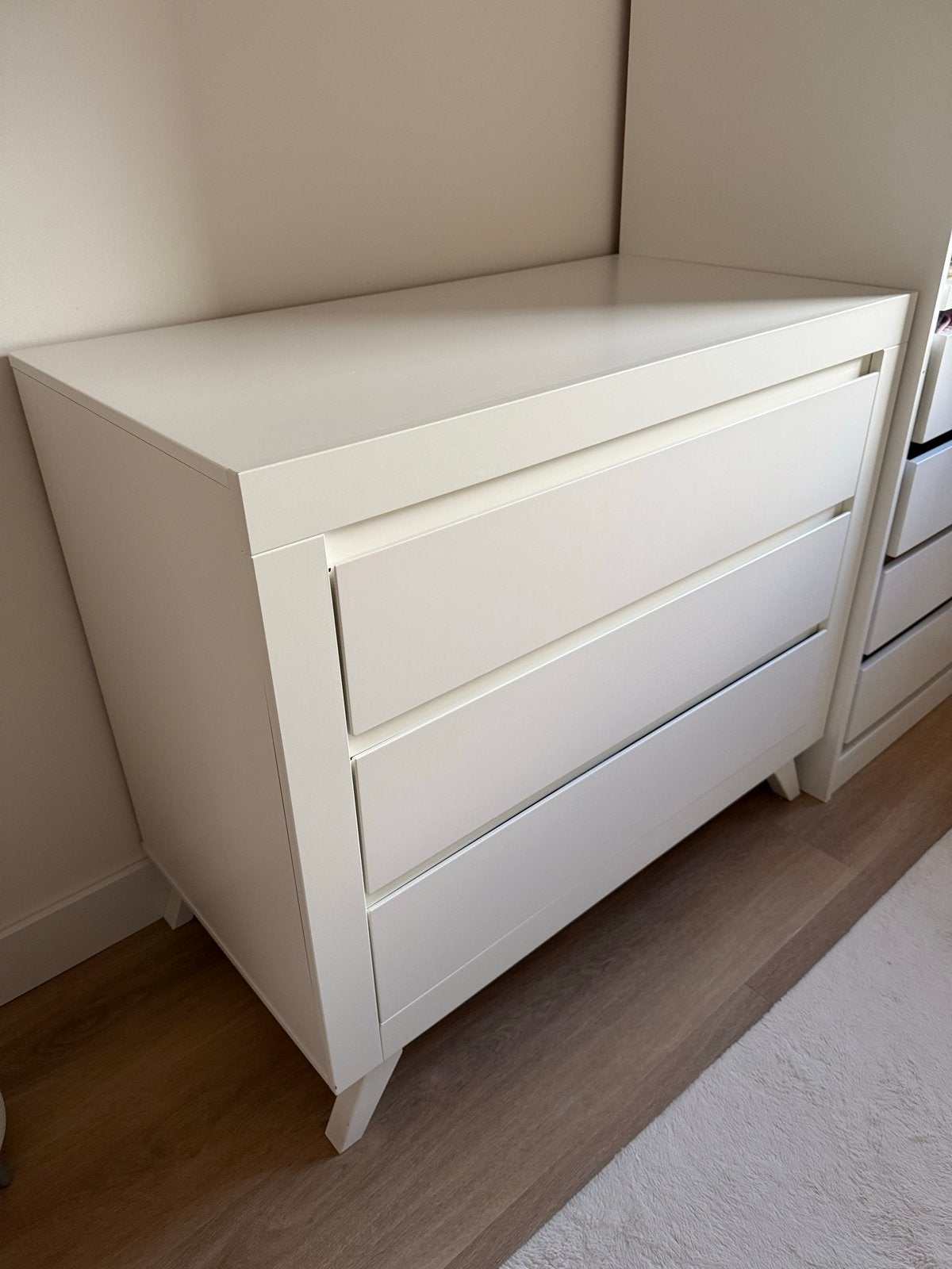 Witte comode met 3 laden - Zo goed als nieuw, Huis en Inrichting, Ophalen, 100 tot 150 cm, Zo goed als nieuw, 3 of 4 laden