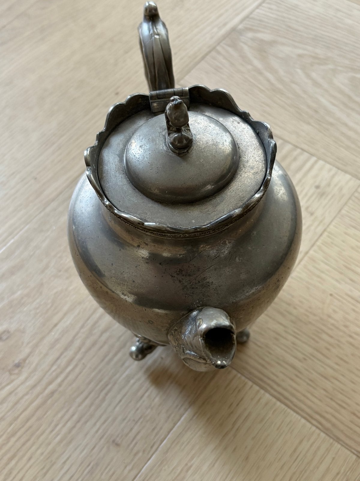 Antieke tinnen theepot met sierlijke details, Antiek en Kunst, Ophalen of Verzenden