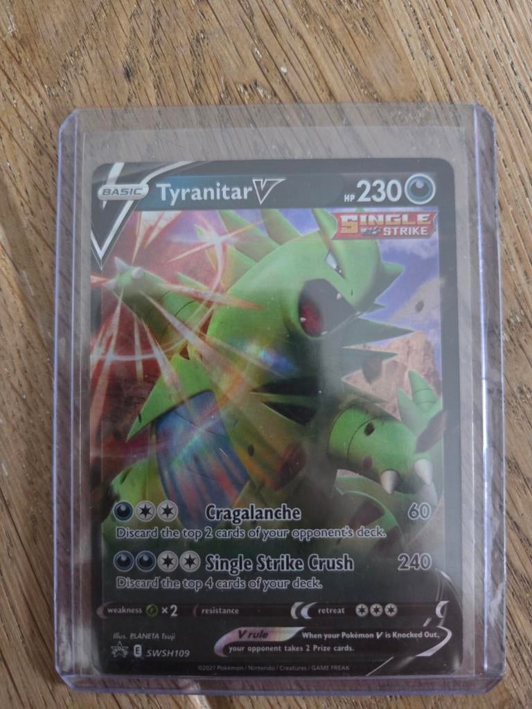 Pokémon Kaart Tyranitar V SWSH109 Single Strike, Hobby en Vrije tijd, Verzamelkaartspellen | Pokémon, Ophalen of Verzenden, Zo goed als nieuw