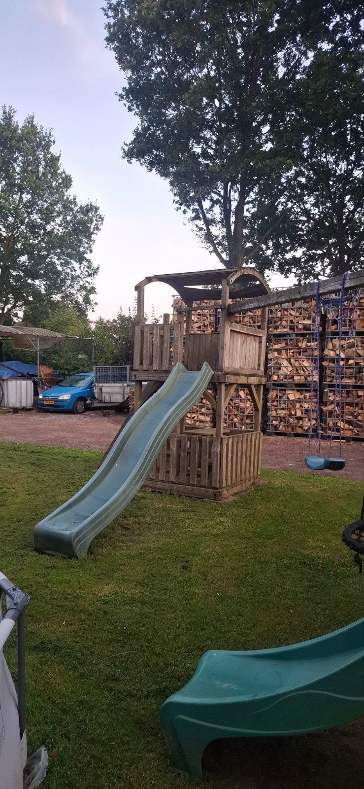 dubbele speeltoestel met 2 glijbanen en nestschommel, Ophalen