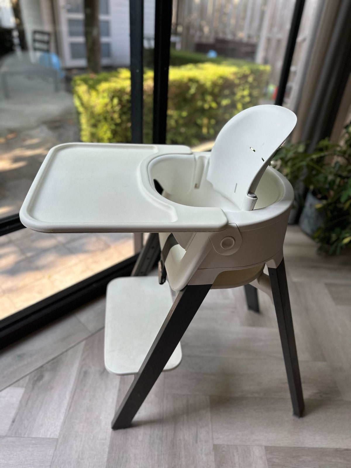 Stokke Steps Meegroeistoel met Eetblad, Kinderen en Baby's, Kinderstoelen, Ophalen, Gebruikt, Meegroeistoel, Afneembaar eetblad