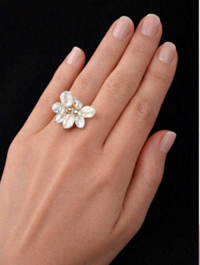 Zilverkleurige ring 17mm met kralen + bijpassende oorstekers, Sieraden, Tassen en Uiterlijk, Overige materialen, Nieuw, Ophalen of Verzenden