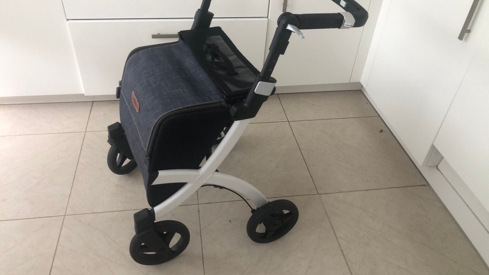 Rollz flex rollater met grote tas, Diversen, Ophalen, Opvouwbaar, Zo goed als nieuw