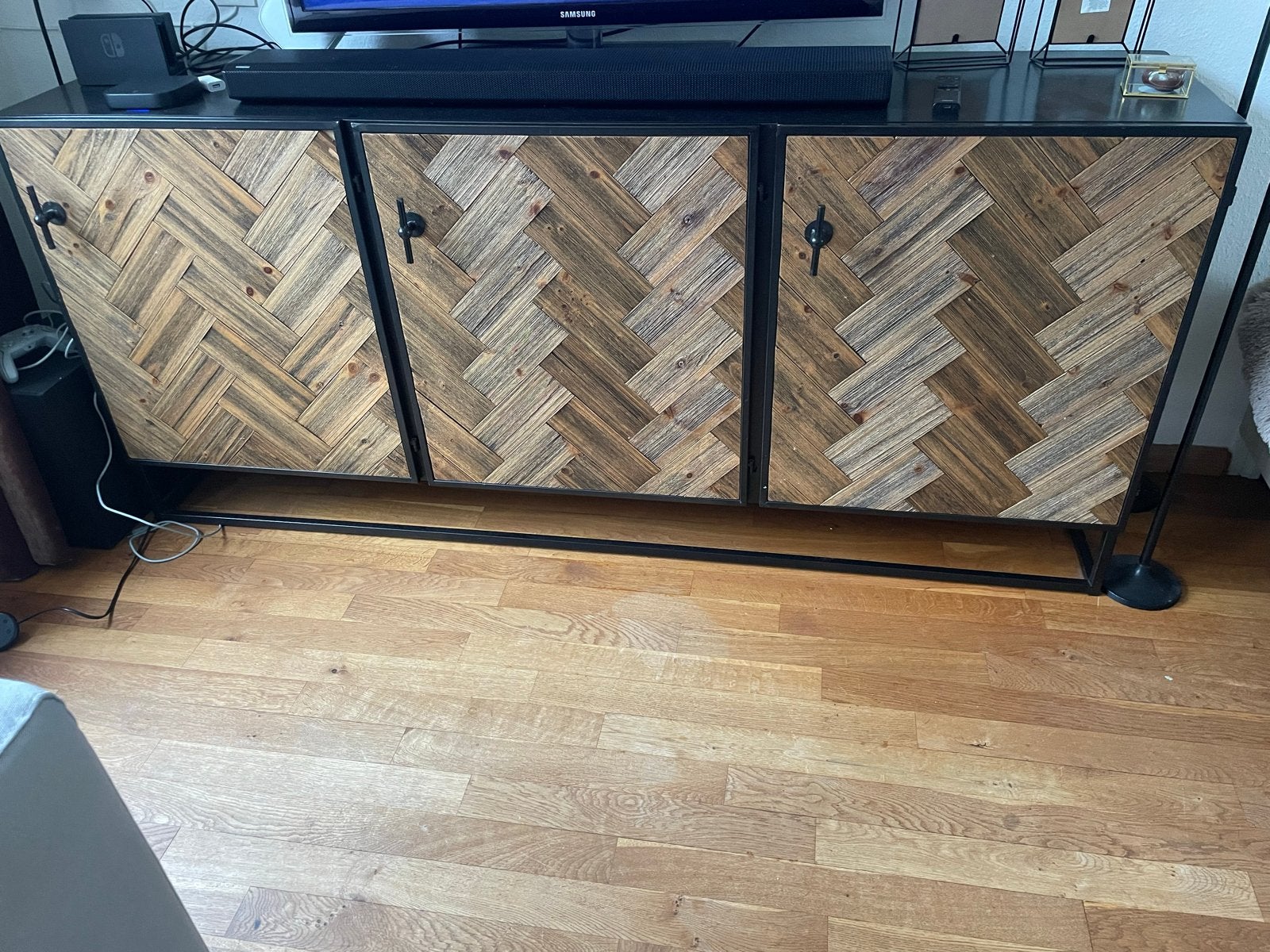 Riverdale Dressoir - Stijlvol en Robuust, Ophalen, 150 tot 200 cm, Zo goed als nieuw, 25 tot 50 cm