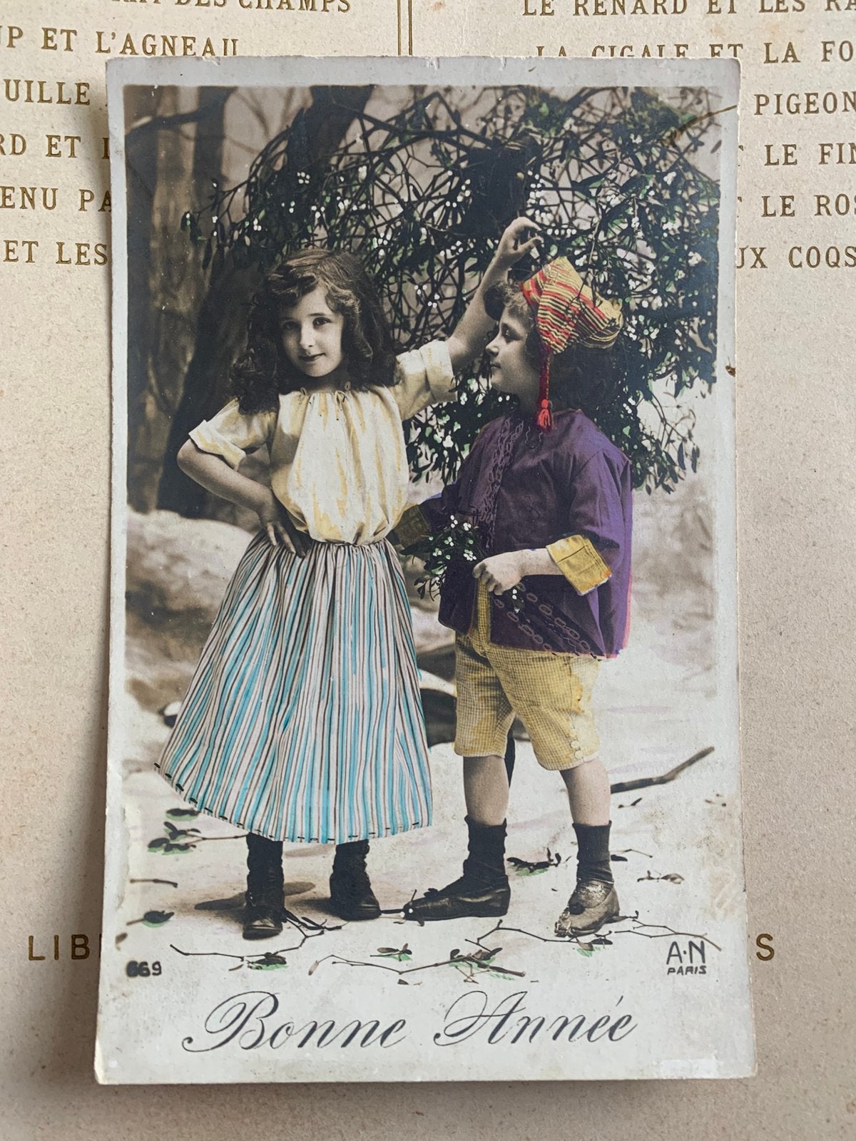 1908 Bonne Année - kindjes met mistletoe, Verzamelen, Ansichtkaarten | Themakaarten, Ophalen of Verzenden, Voor 1920, Gelopen