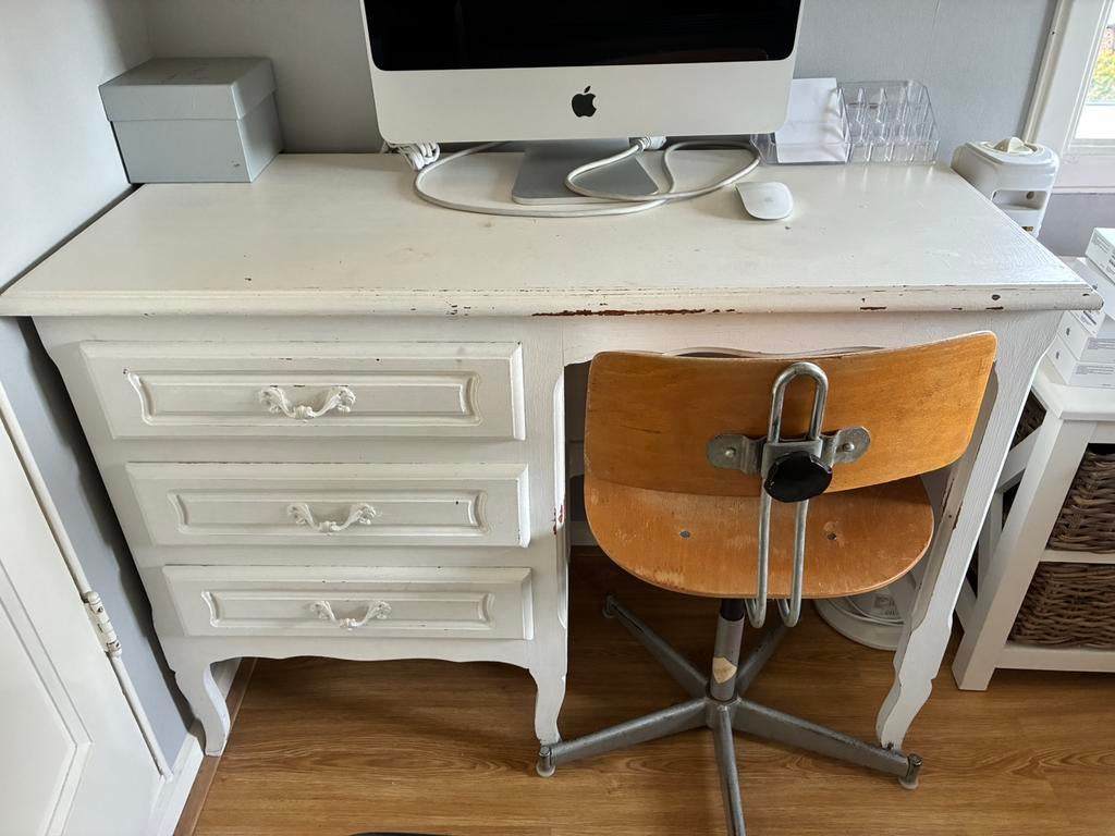 Klein Bureau wit landelijk brocante, Huis en Inrichting, Bureaus, Ophalen, Gebruikt