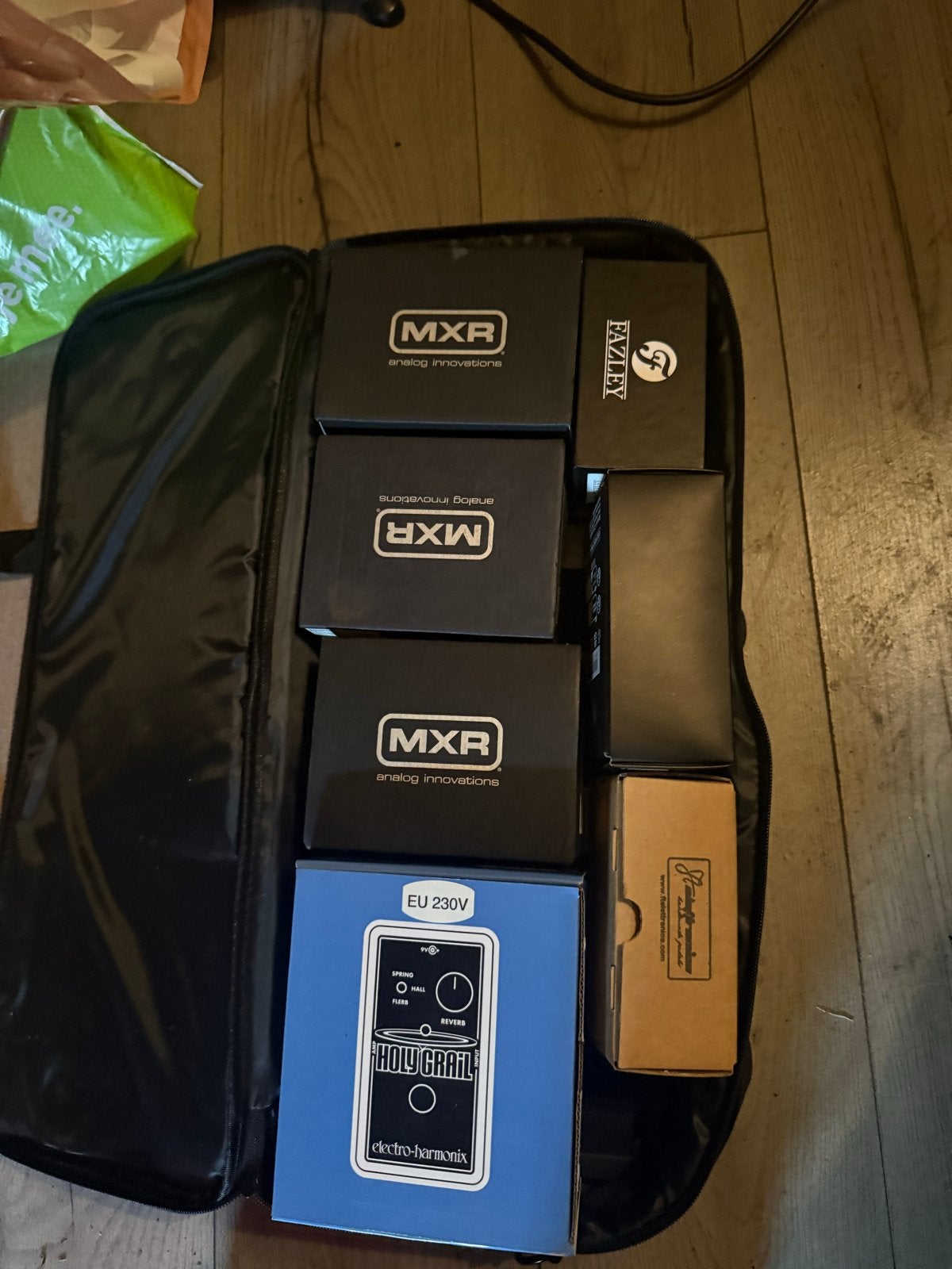 Complete Pedalboard (tas) met effectpedalen met dozen, Ophalen of Verzenden, Gebruikt