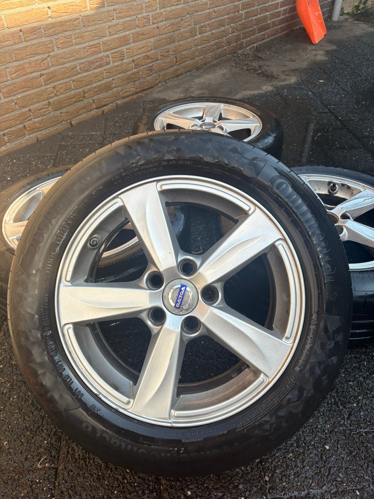 Volvo 16 inch velgen met Continental zomerbanden, Ophalen, Gebruikt, 16 inch, Banden en Velgen