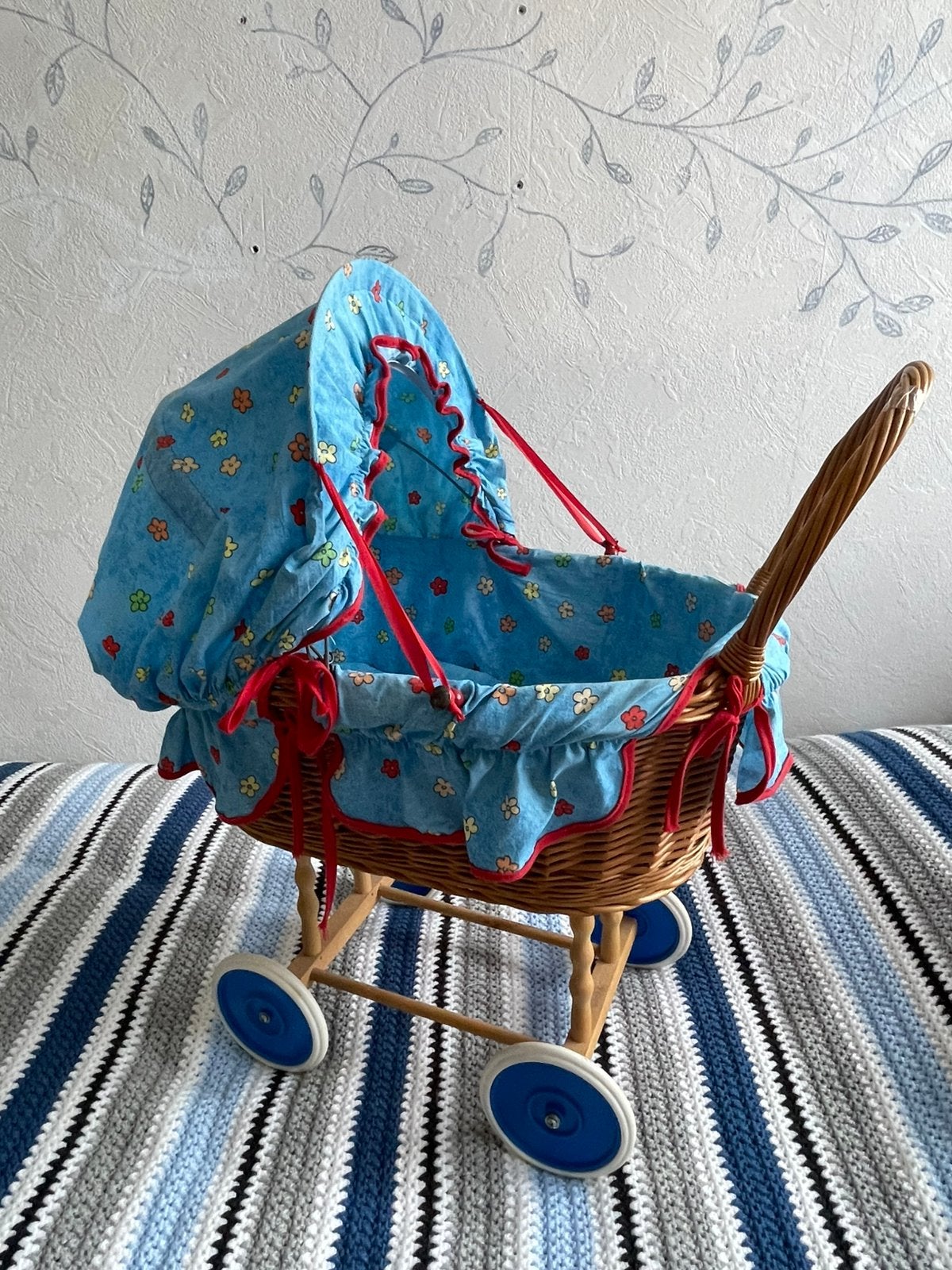 Rieten poppenwagen, Ophalen, Babypop