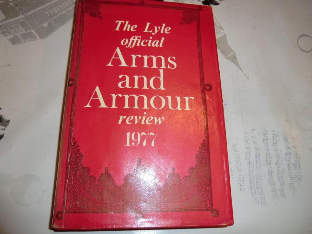 THE LYLE OFFICIAL ARMS AND ARMOUR REVIEW, Verzamelen, Verzenden, Overige soorten, Overige gebieden, Boek of Tijdschrift
