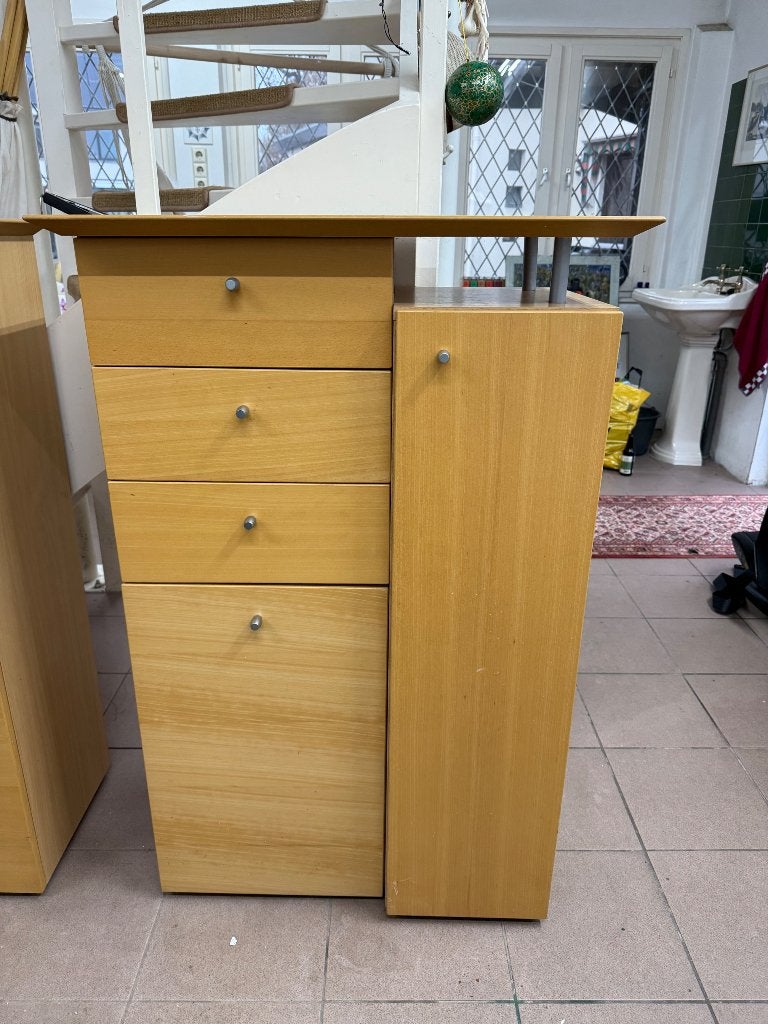 2 stevige kasten in spiegelbeeld – laden & kastruimte, Ophalen