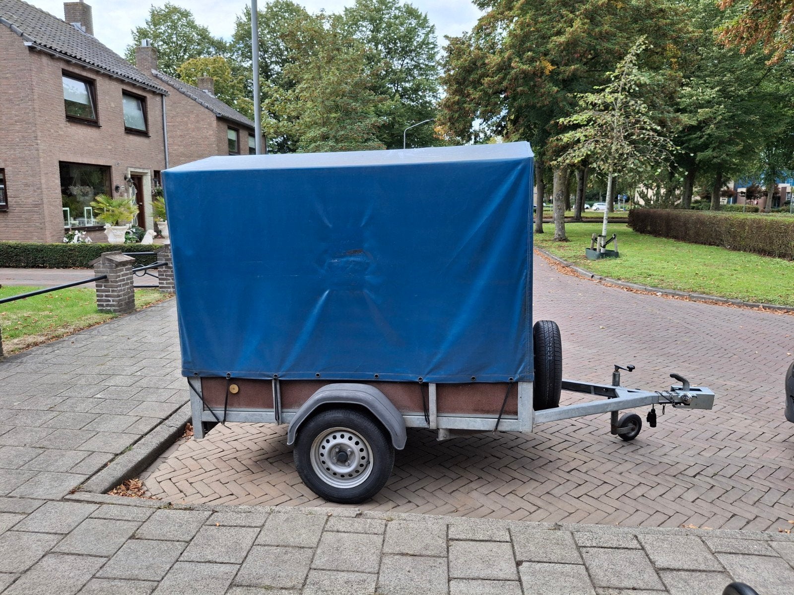Aanhanger met huif - Goede staat, degelijke kwaliteit