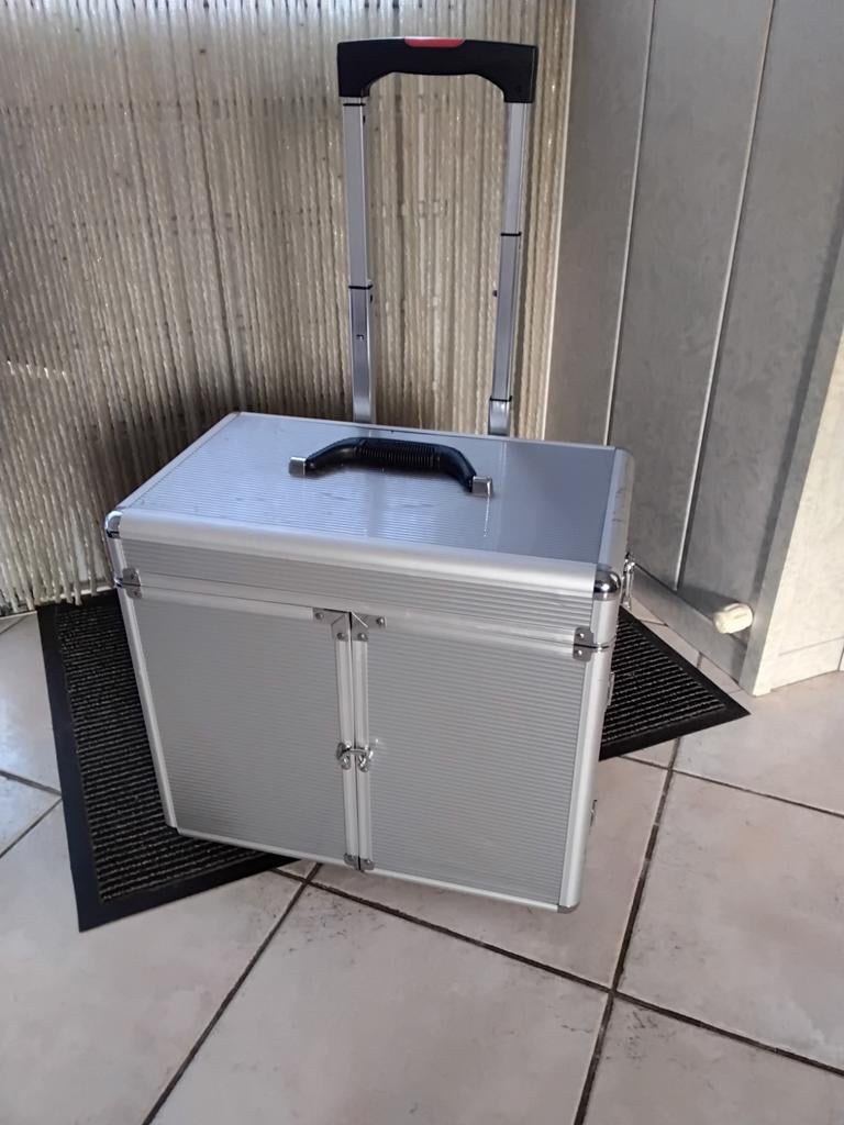 Koffer /  Kapper/ Schoonheid/ nagels---  trolly 42 x 26 x 39, Ophalen of Verzenden